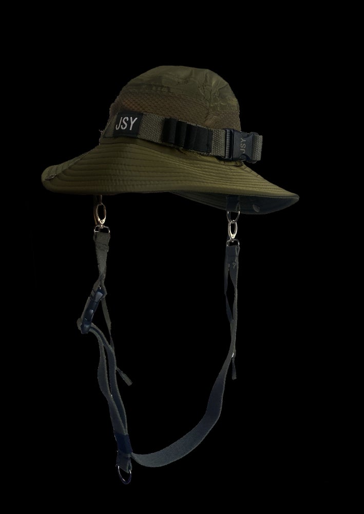<transcy>COMMANDO HAT</transcy>