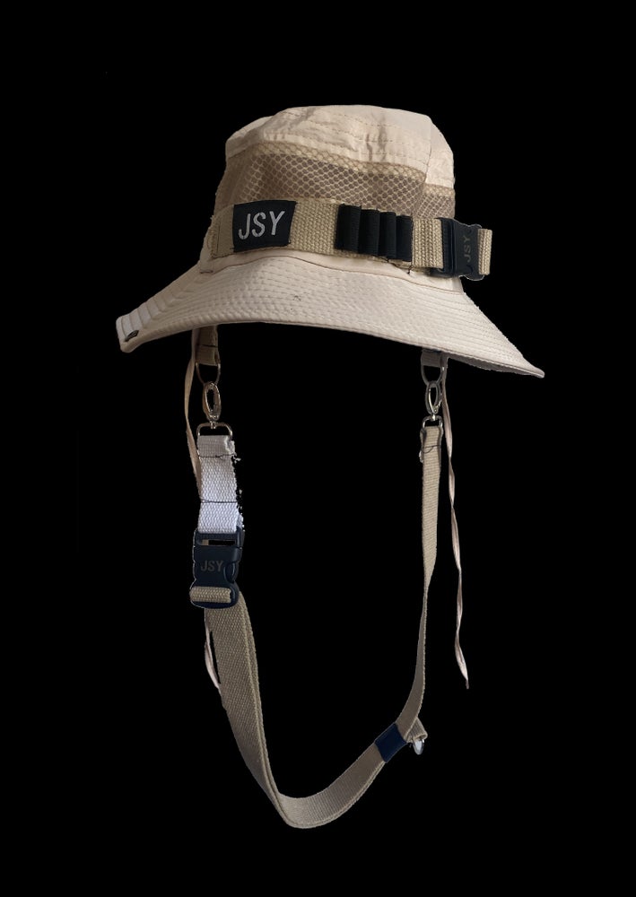 <transcy>COMMANDO HAT</transcy>