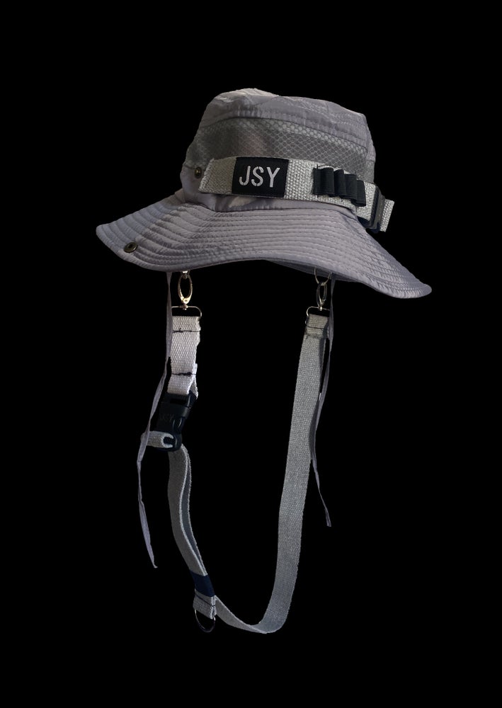 <transcy>COMMANDO HAT</transcy>